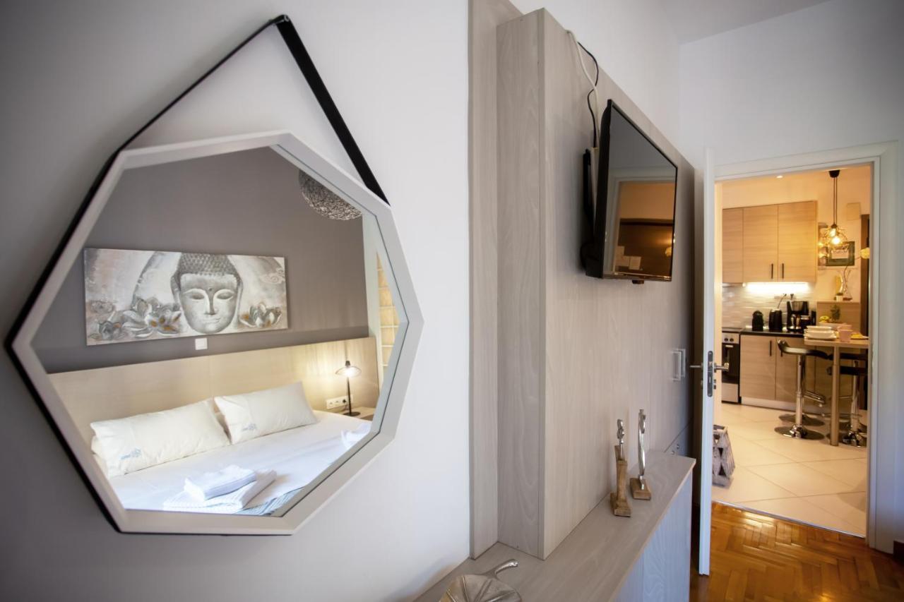 Hadrian By Heloni Apartments Aten Exteriör bild